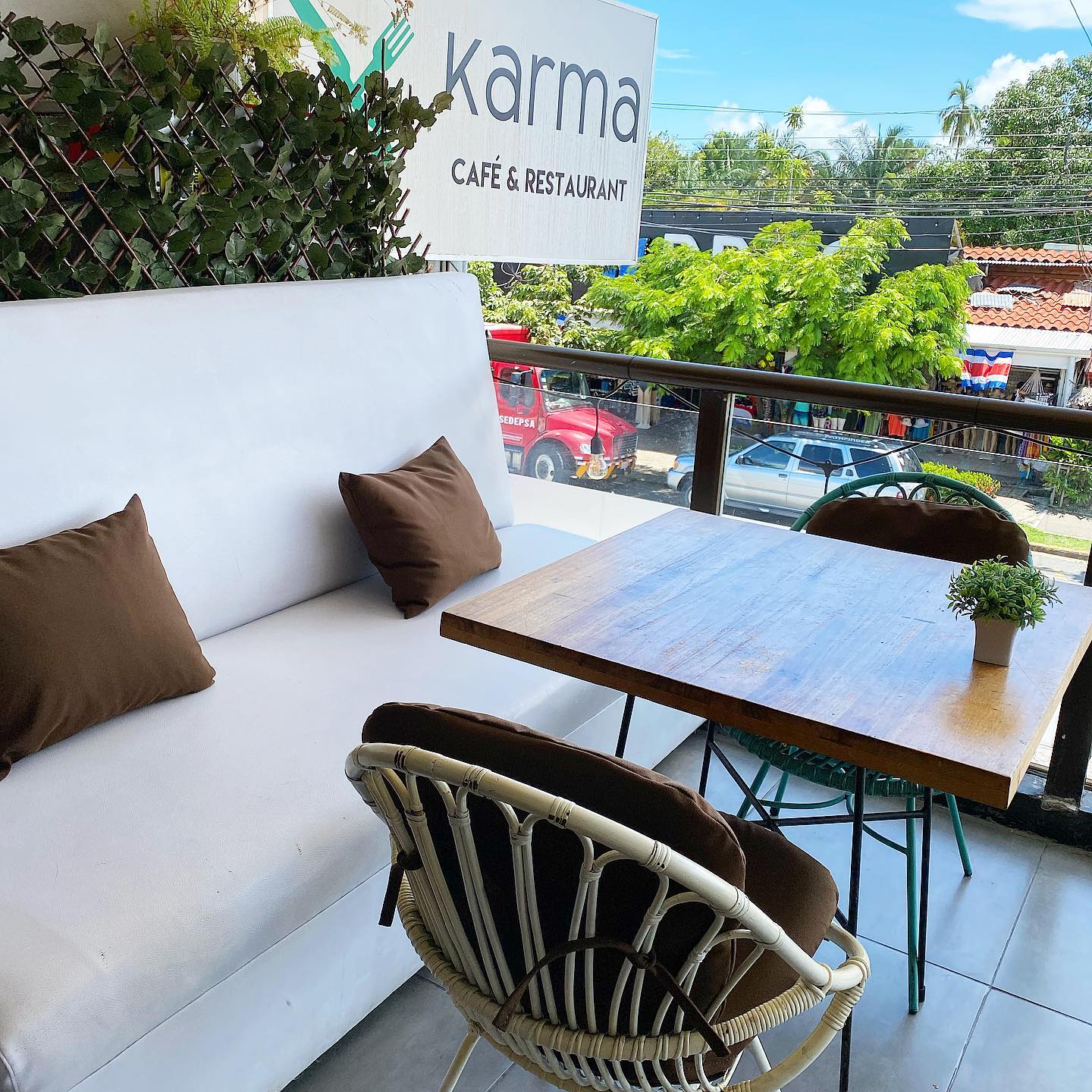 Karma Café Bewst Vegetarian Restaurant in Jaco Costa Rica